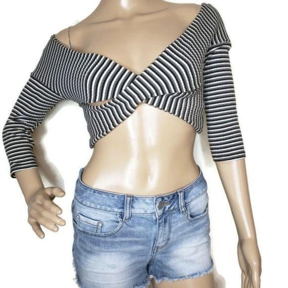 Kimchi Blue Anthropologie Black & White Striped Off-Shoulder Crop Top S - Picture 5 of 5